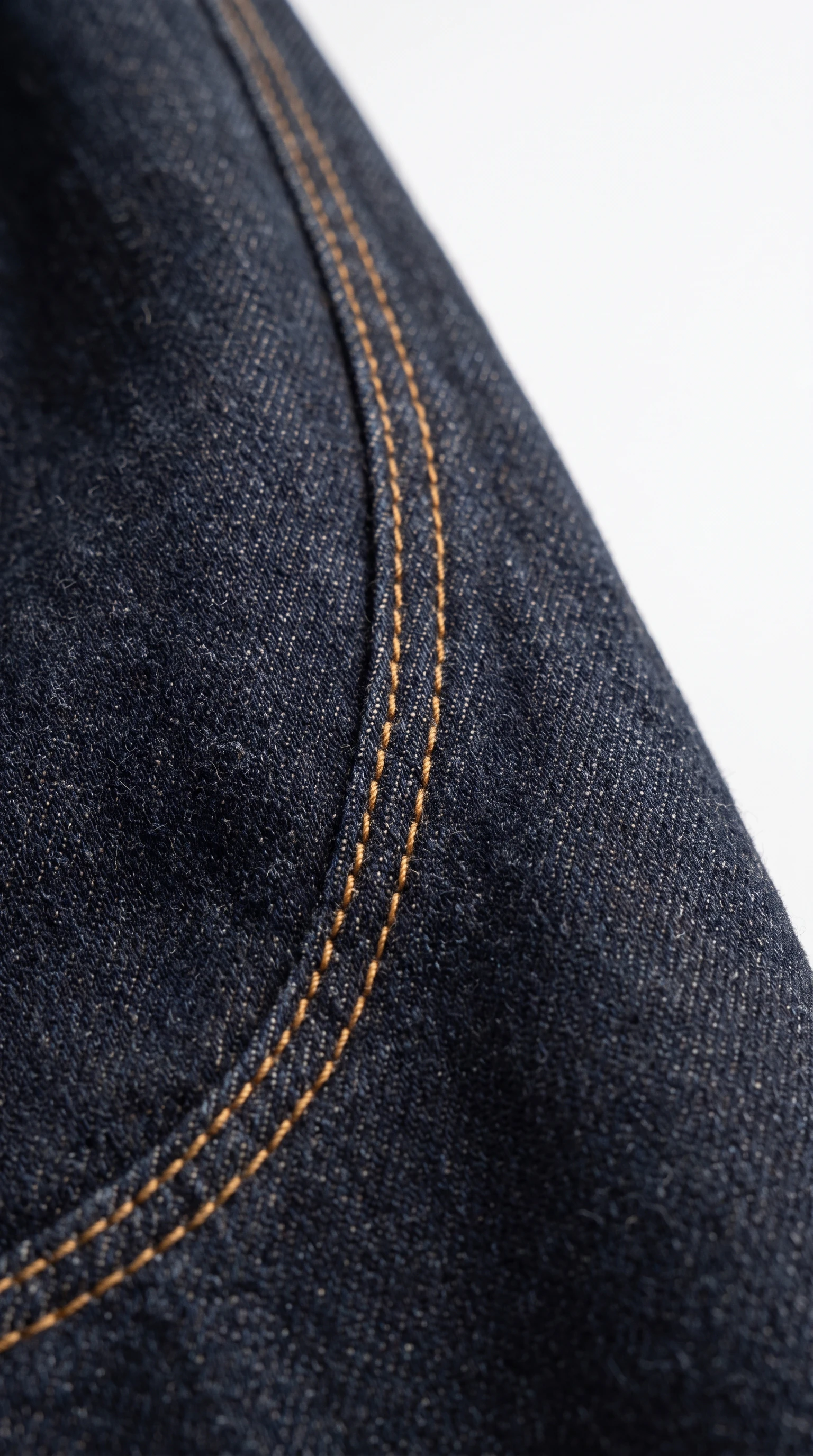 Bomber Oliva Lavado: detalle de la prenda, tejido y acabados, fotografía de producto (11 de 12) — Centrix Core