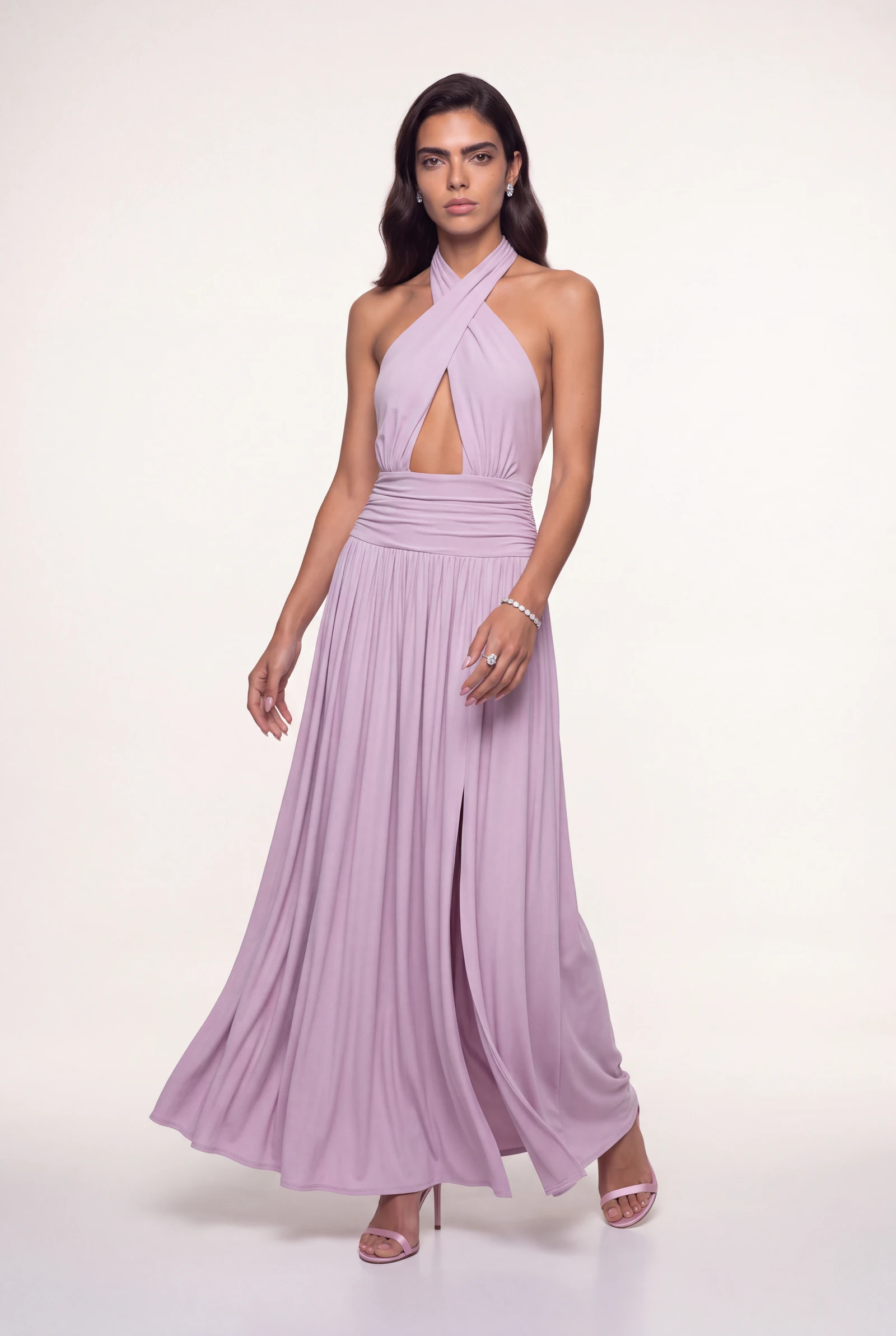 Halter Lila: modelo femenina con el conjunto completo, plano de catálogo en estudio (2 de 2) — Centrix Core