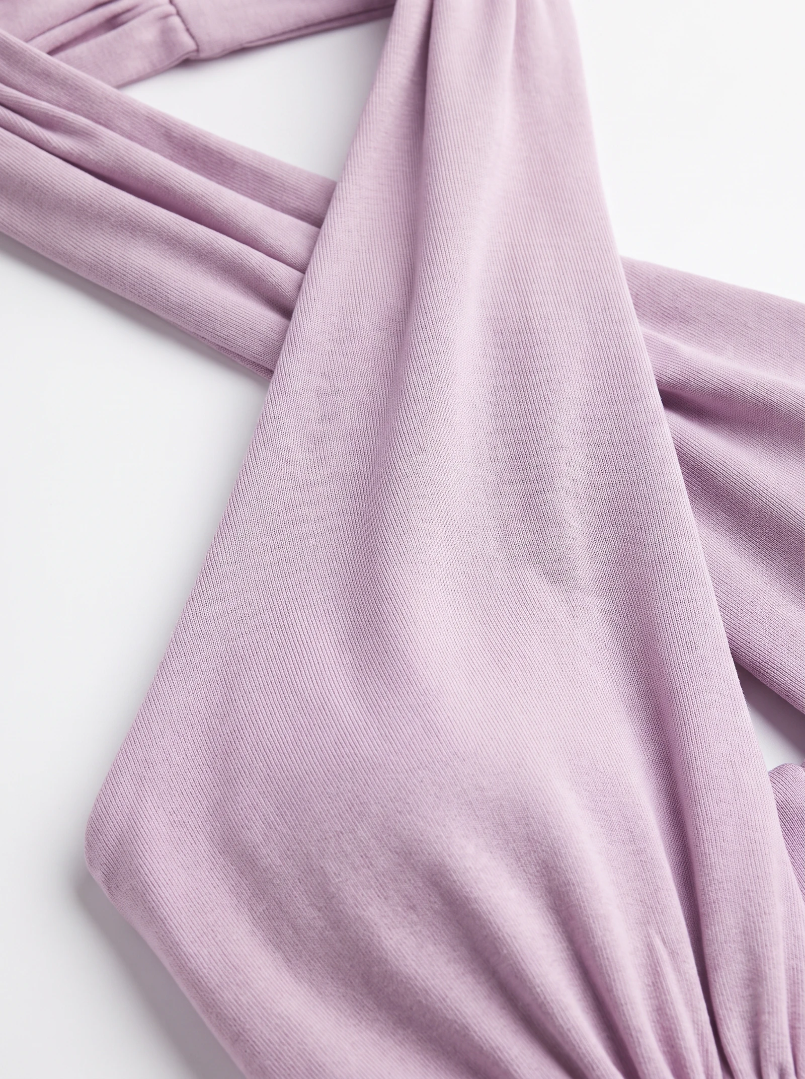 Halter Lila: detalle de la prenda, tejido y acabados, fotografía de producto (2 de 3) — Centrix Core